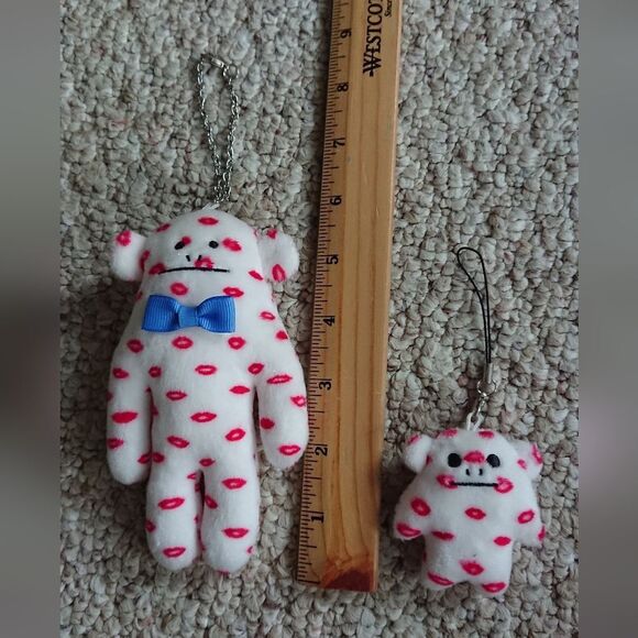 Craftholic Sloth bear double Plush Doll keychain with magnet - red lips Confetti - Picture 5 of 6
